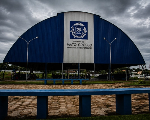 Seduc paralisa obras de quadra em escola de Poconé por falta de estruturas metálicas e telhas